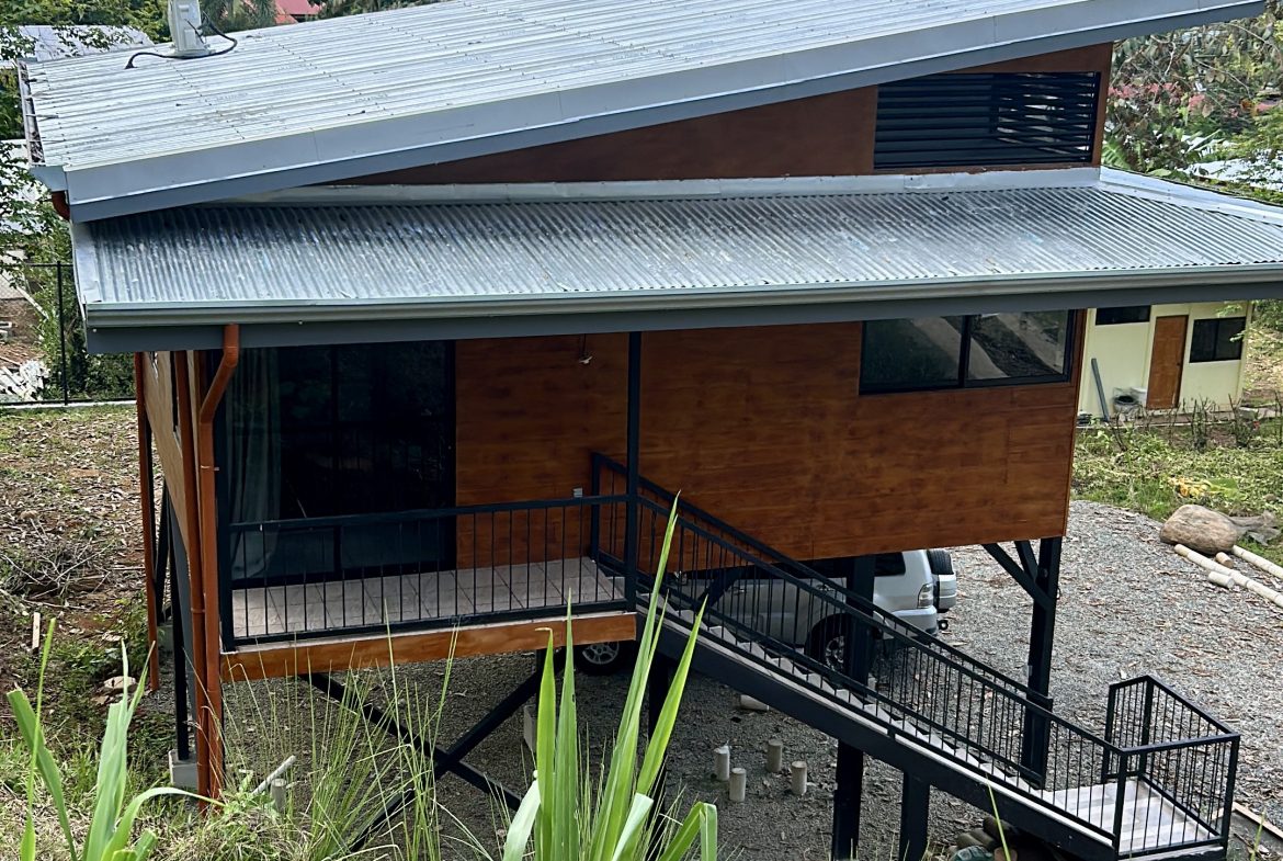 MOVE IN READY 2 BED HOME WITH NICE VIEW AND CLOSE TO BEACH – 0.12 ACRES, Uvita, Costa Rica — photo 1